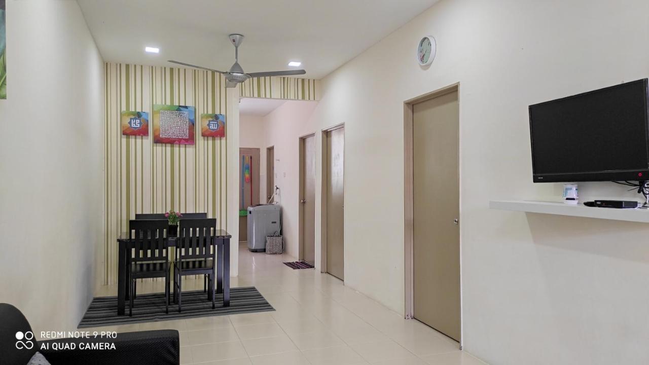Neesa Homestay Bukit Gambang-Muslim Dış mekan fotoğraf