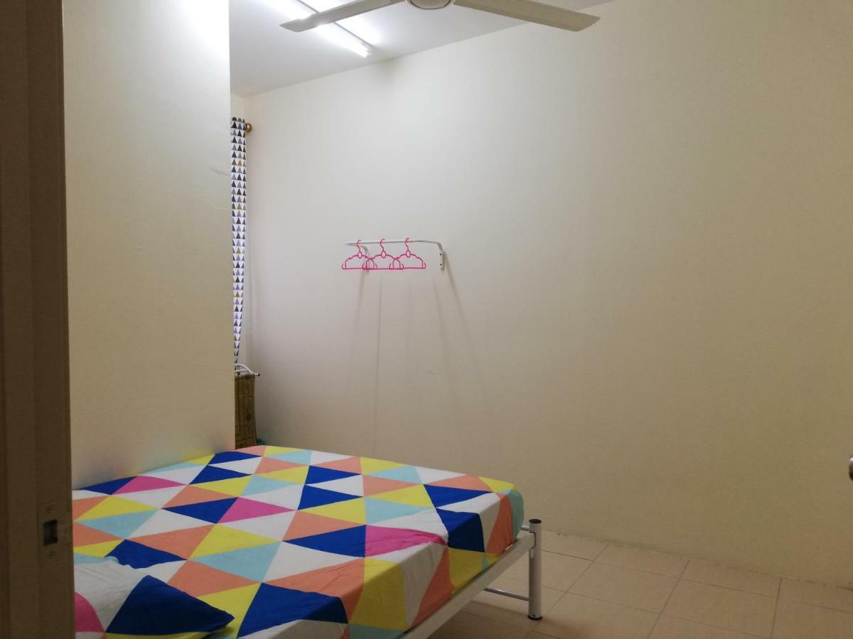 Neesa Homestay Bukit Gambang-Muslim Dış mekan fotoğraf