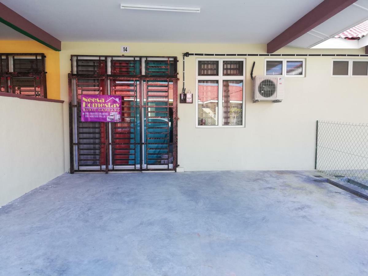 Neesa Homestay Bukit Gambang-Muslim Dış mekan fotoğraf