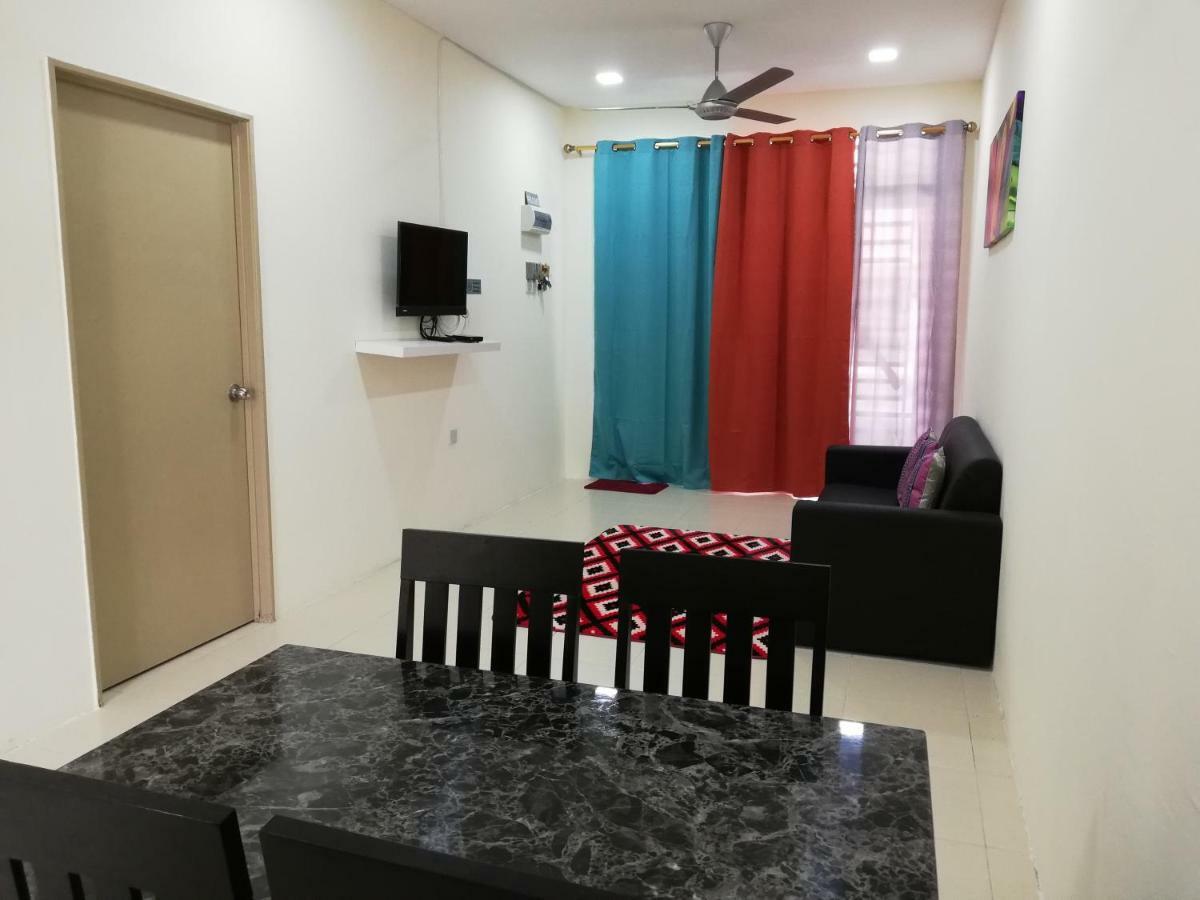Neesa Homestay Bukit Gambang-Muslim Dış mekan fotoğraf