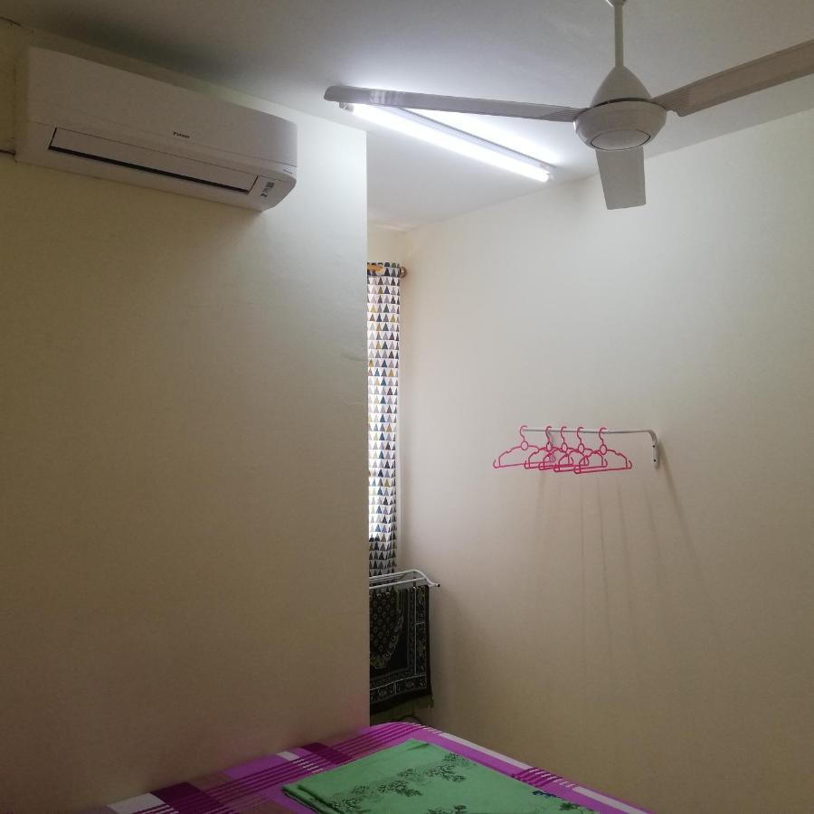 Neesa Homestay Bukit Gambang-Muslim Dış mekan fotoğraf